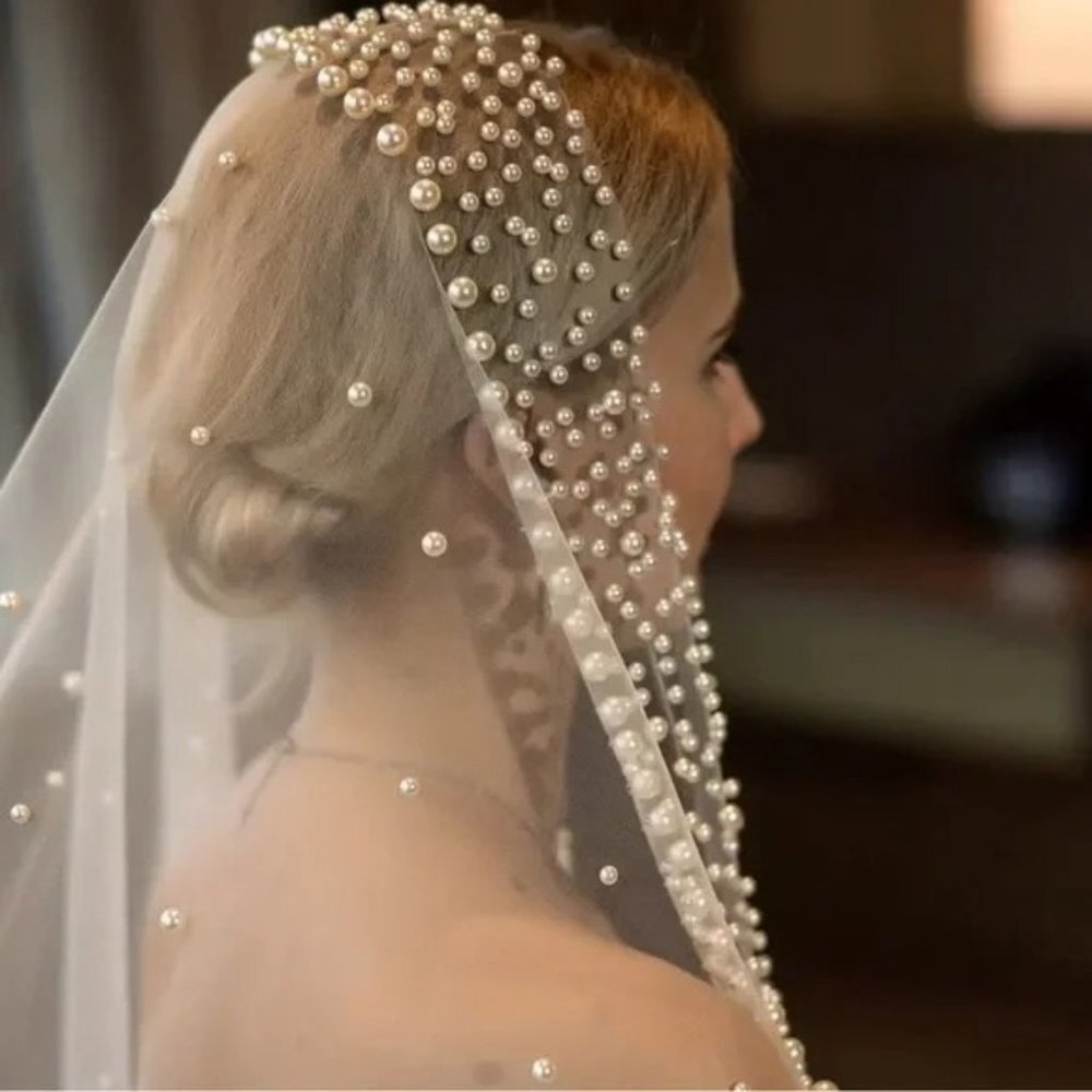 Wedding Veil With Pearls - Picture 2 of 6
